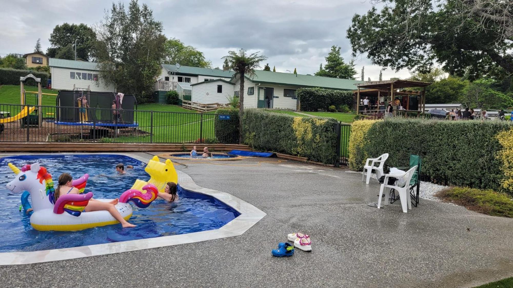 Waitomo Top 10 Holiday Park Уайтомо Кейвс Екстериор снимка